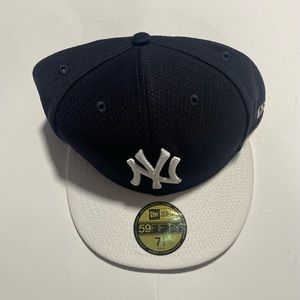 New Era New York Yankees Baseball Black  Hat size 7 1/2  NWT